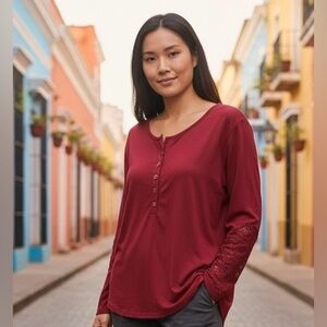 Cute red long sleeve tee with lace sleeve detail says 5X, but fits like XL